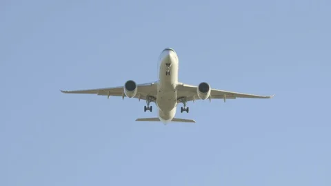 Airplane flying overhead Stock Footage 95550666
