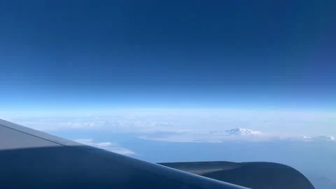 Airplane flying to Sri Lanka Vídeos de archivo 182079632