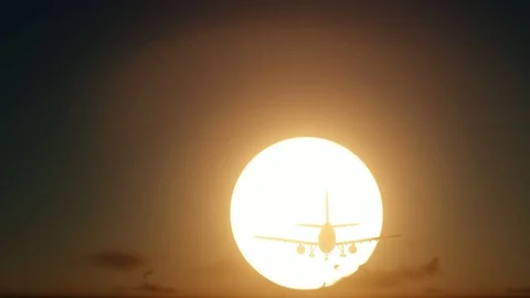 Airplane flying to the sun. Stockbeeldmateriaal 128954357