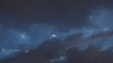 Airplane Flying Through Clouds 4k 2 Видео 53233321