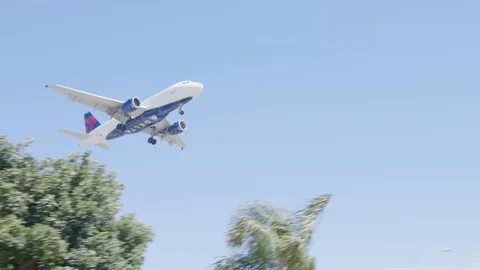 Airplane flyover Stock Footage 112972551