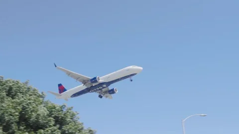 Airplane flyover Stock Footage 112972552