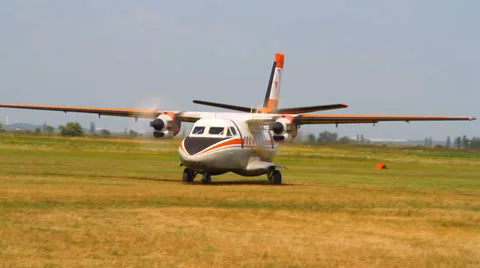 Airplane Stock Footage 33376453