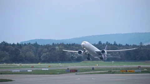 Airplane is gaining speed while moving along the runway, Plane takes off. 4K 스톡 동영상 121280397