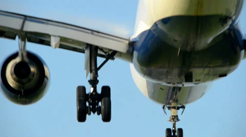 Airplane landing close backview11046 Vidéo 27270470