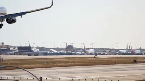 Airplane Landing 스톡 동영상 7136467