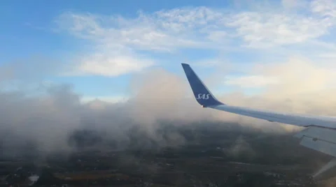 Airplane landing 库存影片 37847713