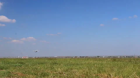 Airplane landing 動画素材 60586765