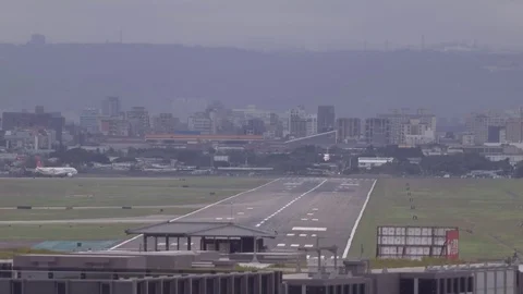 Airplane Landing 스톡 동영상 72166483