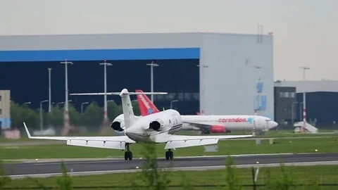 Airplane landing Stock Footage 76571846