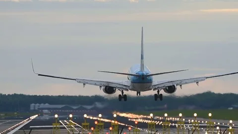Airplane landing Stock Footage 76572270