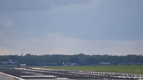 Airplane landing Stock Footage 84790177