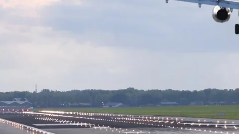 Airplane landing Stock Footage 84790288