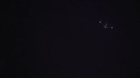 Airplane making a turn at night Vidéo 76260482
