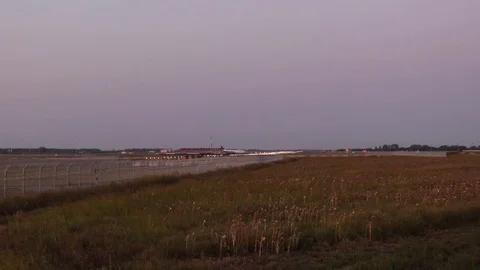 Airplane maneuvers Stock Footage 115887861