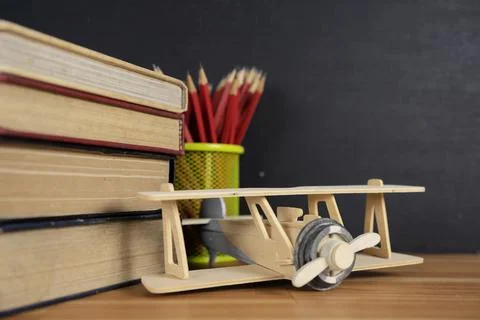 Airplane model on old educational book in library for history education and c Foto stock