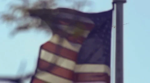 Airplane passing behind flag HD 1080p Видео 935045