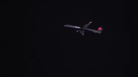 Airplane passing by at night Vidéo 76260856