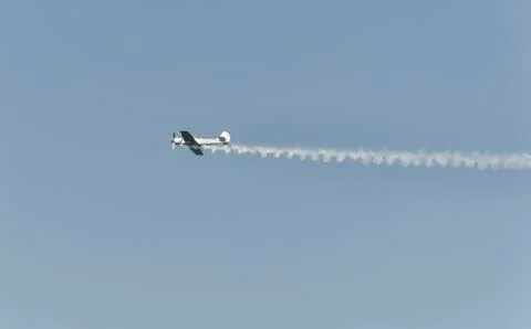 Airplane performs at an airshow Stock-Fotos