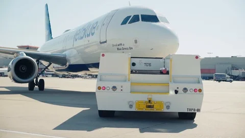 Airplane pushes back onto tarmac before flight Stock Footage 91520788