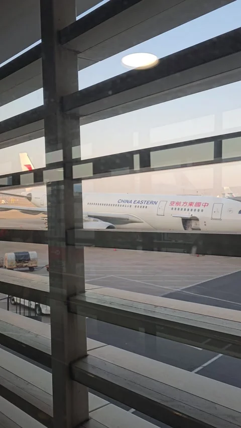 Airplane seen through terminal windows, Australia Vertical 4K 스톡 동영상 348253017