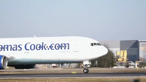 Airplane take off close up - slow motion Video stock 21887112