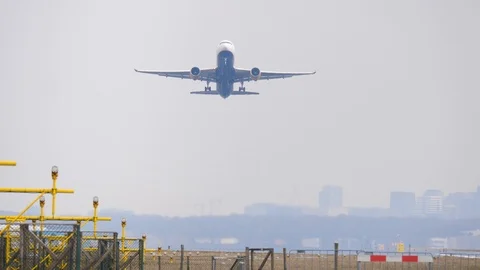 Airplane take off Stock Footage 86863031