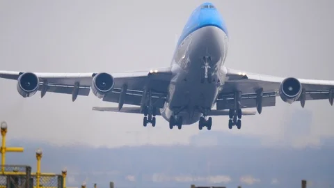 Airplane take off Stock Footage 86867158