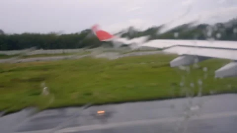 Airplane takeoff in the rain Stockbeeldmateriaal 285231887