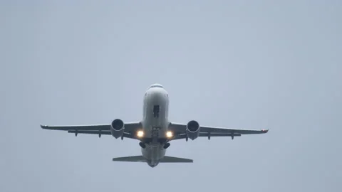 Airplane takes off overhead Stock Footage 166395797