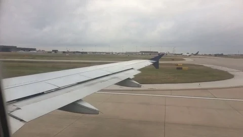 Airplane taking off Vidéo 82465335