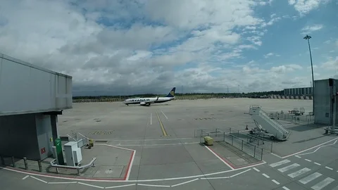 Airplane On Tarmac Stock-Footage 101683293