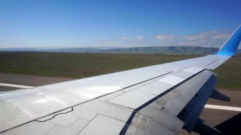 Airplane taxiing Stock Footage 76884133