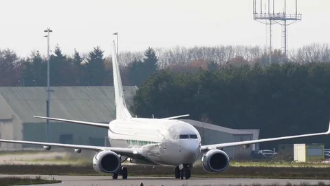 Airplane taxiing Stock Footage 84421982
