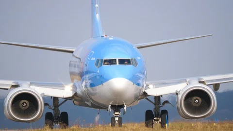 Airplane taxiing Stock Footage 86826552