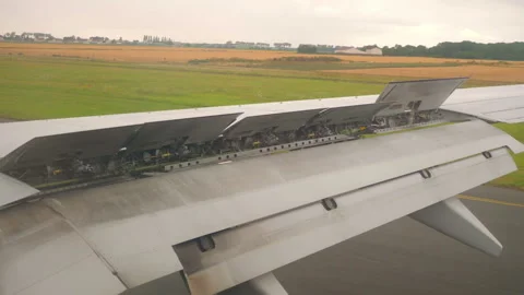 Airplane touching down in slow motion 180fps Video stock 165053438