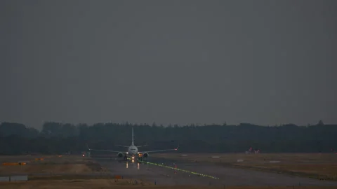 Airplane waiting for takeoff at dusk Stock-Footage 263264000