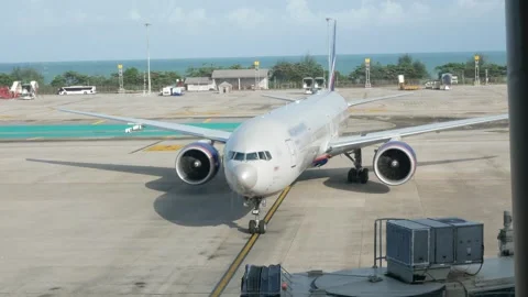 Airplane while arriving to the parking area gate of the airport with backgr.. 動画素材 304097802