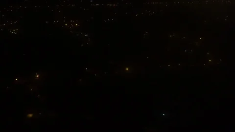 Airplane Window Seat - View of Los Angeles at Night and Wing of Plane on Flight 库存影片 81894528