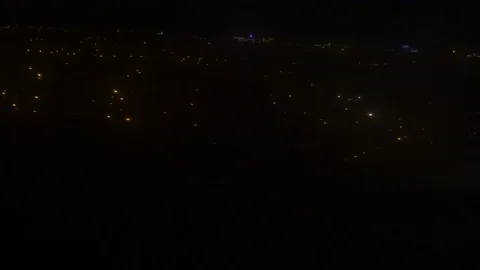 Airplane Window Seat - View of Los Angeles at Night and Wing of Plane on Flight 動画素材 81895466