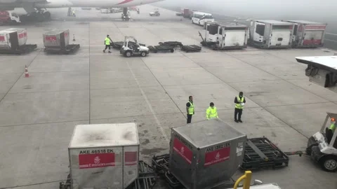 Airplane window view on the ground servicing transport loading baggage into t 스톡 동영상 148552131