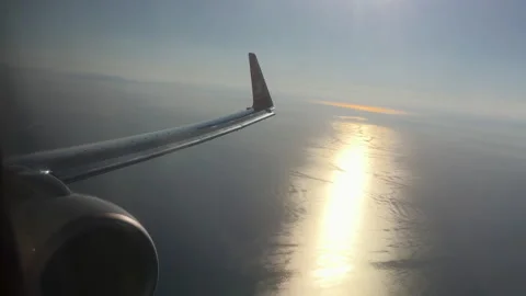 Airplane-Window-View-Sea-Sun Video stock 295102078