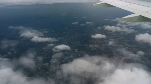 Airplane wing and clouds Stock-Footage 181082686