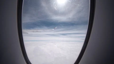 Airplane Wing and Clouds Through Window on a Sunny Day Vidéo 336285215