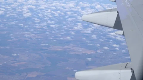 Airplane wing on a cloud background. Bird's-eye Stockbeeldmateriaal 101385662
