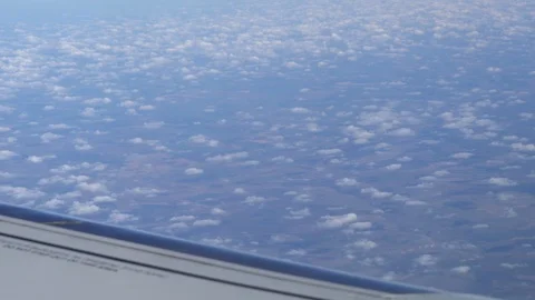 Airplane wing on a cloud background. Bird's-eye Stockbeeldmateriaal 101385972