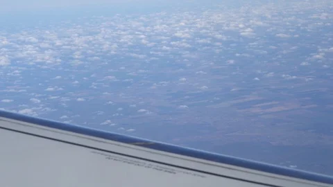 Airplane wing on a cloud background. Bird's-eye Stockbeeldmateriaal 101386081