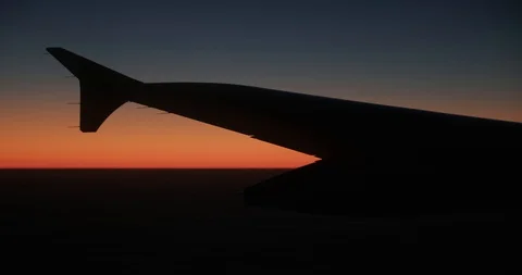 Airplane Wing in a Cool Orange Sunset Vidéo 128126743