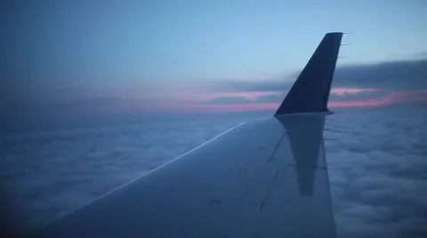 Airplane wing dipping right Stock Footage 40653797