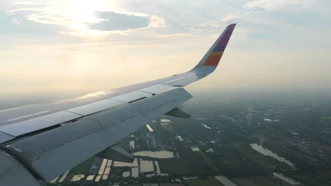 Airplane wing in flight, sunset Video stock 317192115